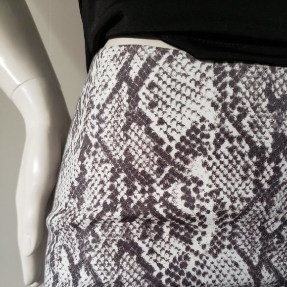 RW & Co. - Snake Print Pencil City Skirt - Size 2 - Picture 3 of 8